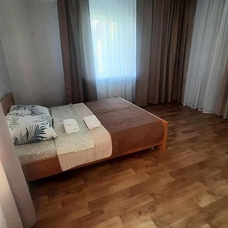 Guest House - Гостевой Частный Дом นิปโปร ภายนอก รูปภาพ